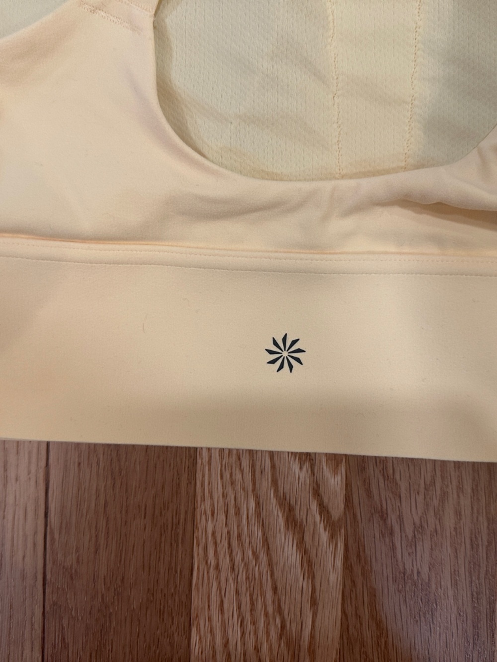 Athleta Women’s Soft Conscious Crop Sports Bra in Pale Yellow- XL NWOT - Picture 3 of 4